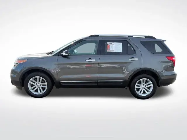 2015 Ford Explorer XLT 4x4 photo 3