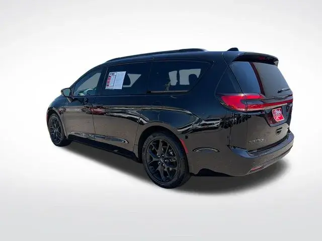 2025 Chrysler Pacifica Limited photo 4