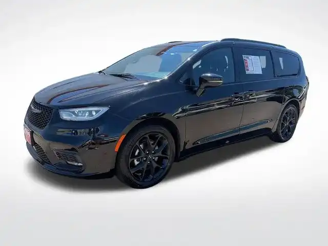 2025 Chrysler Pacifica Limited's photo