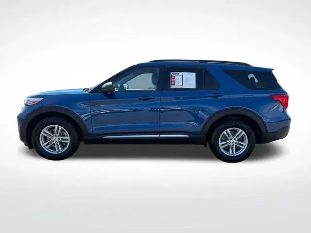 2022 Ford Explorer XLT 4WD photo 3