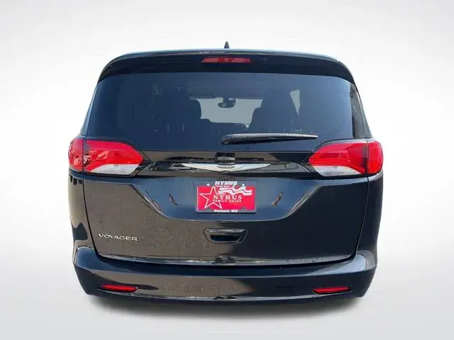 2023 Chrysler Voyager LX photo 5
