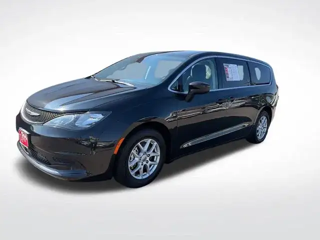 2023 Chrysler Voyager LX's photo