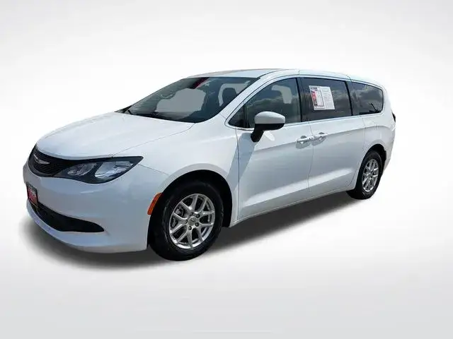 2023 Chrysler Voyager LX photo 1