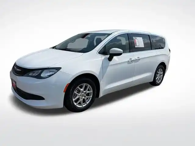 2023 Chrysler Voyager LX's photo