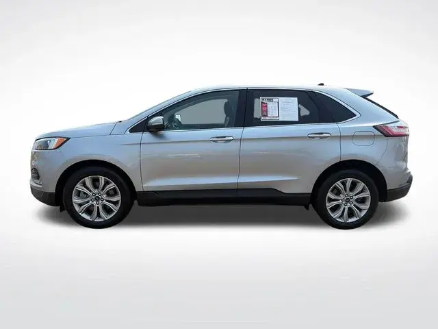2023 Ford Edge Titanium AWD photo 3