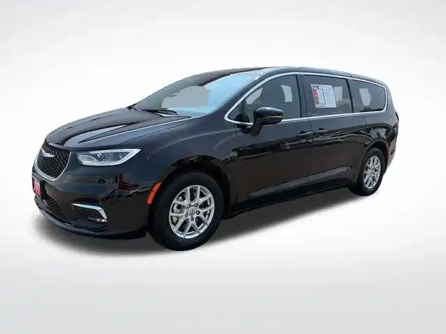 2025 Chrysler Pacifica Select's photo