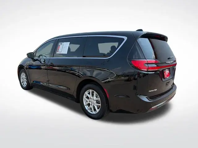 2025 Chrysler Pacifica Select photo 4