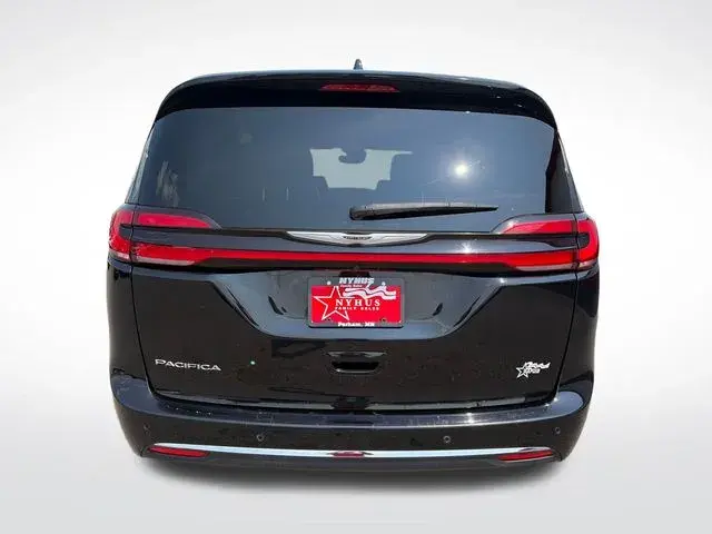 2025 Chrysler Pacifica Select photo 5
