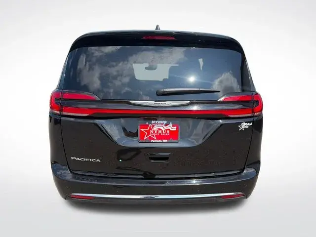 2025 Chrysler Pacifica Select photo 5