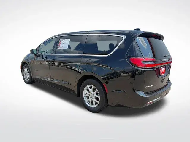 2025 Chrysler Pacifica Select photo 4