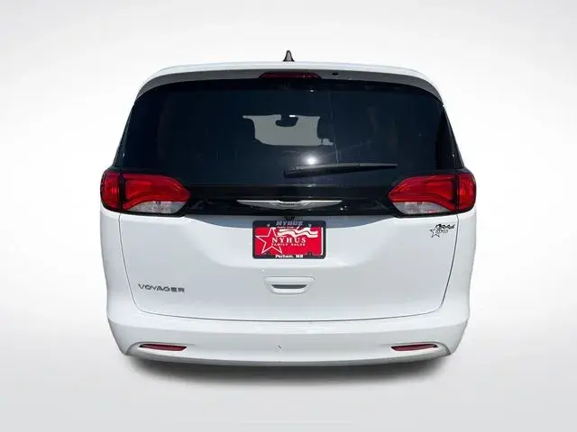 2023 Chrysler Voyager LX photo 5