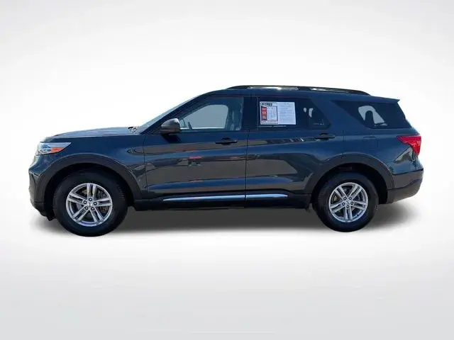 2023 Ford Explorer XLT 4WD photo 3
