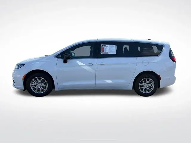 2025 Chrysler Pacifica Select photo 3