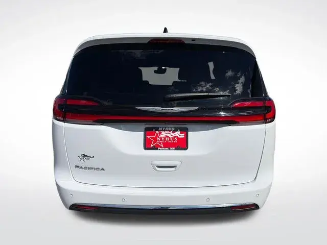 2025 Chrysler Pacifica Select photo 5