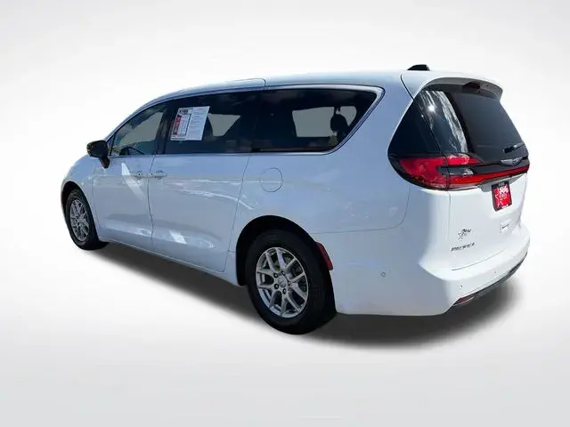 2025 Chrysler Pacifica Select photo 4