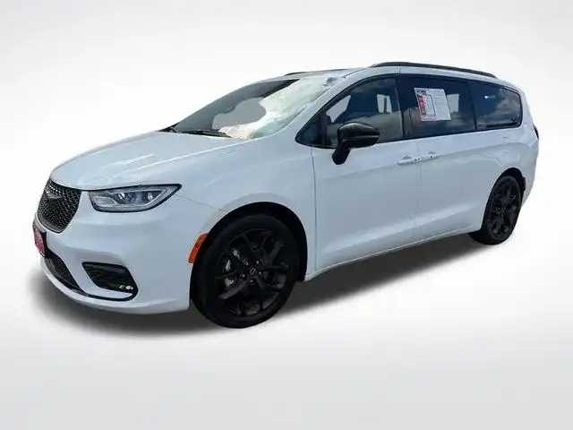2025 Chrysler Pacifica Limited's photo
