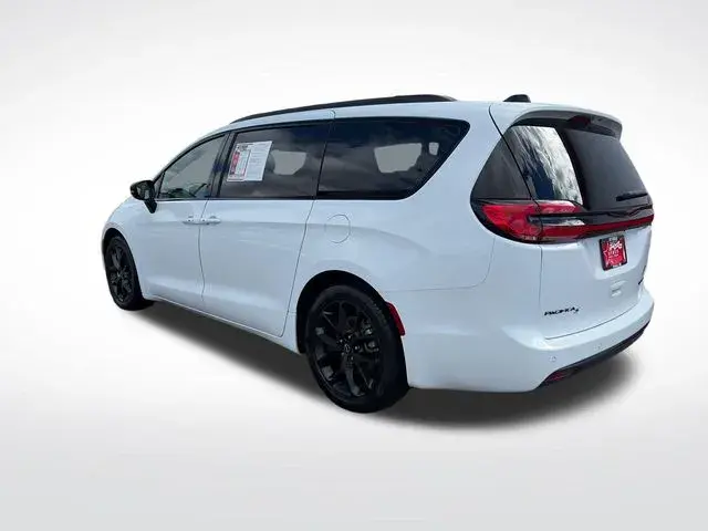 2025 Chrysler Pacifica Limited photo 4