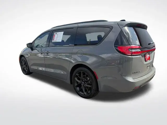 2025 Chrysler Pacifica Limited photo 4