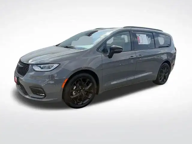 2025 Chrysler Pacifica Limited's photo