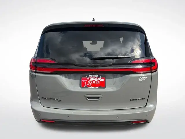 2025 Chrysler Pacifica Limited photo 5