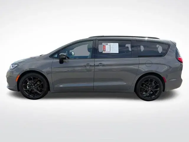 2025 Chrysler Pacifica Limited photo 3