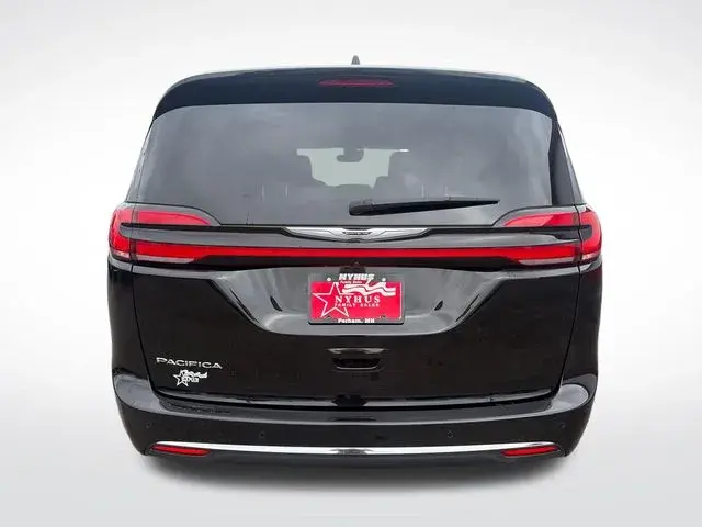 2025 Chrysler Pacifica Select photo 5