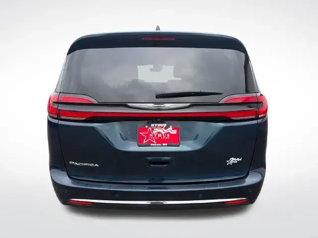 2024 Chrysler Pacifica Touring L photo 5