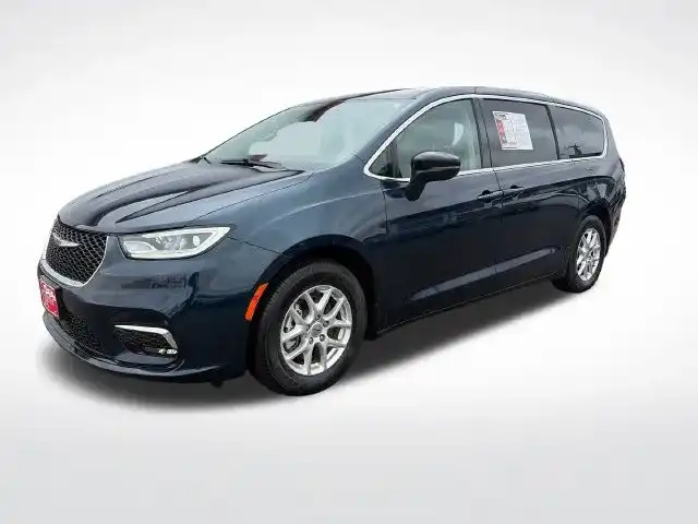 2024 Chrysler Pacifica Touring L's photo