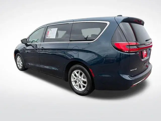 2024 Chrysler Pacifica Touring L photo 4