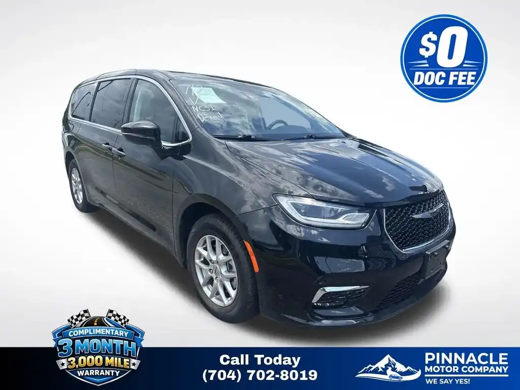 2024 Chrysler Pacifica Touring L's photo