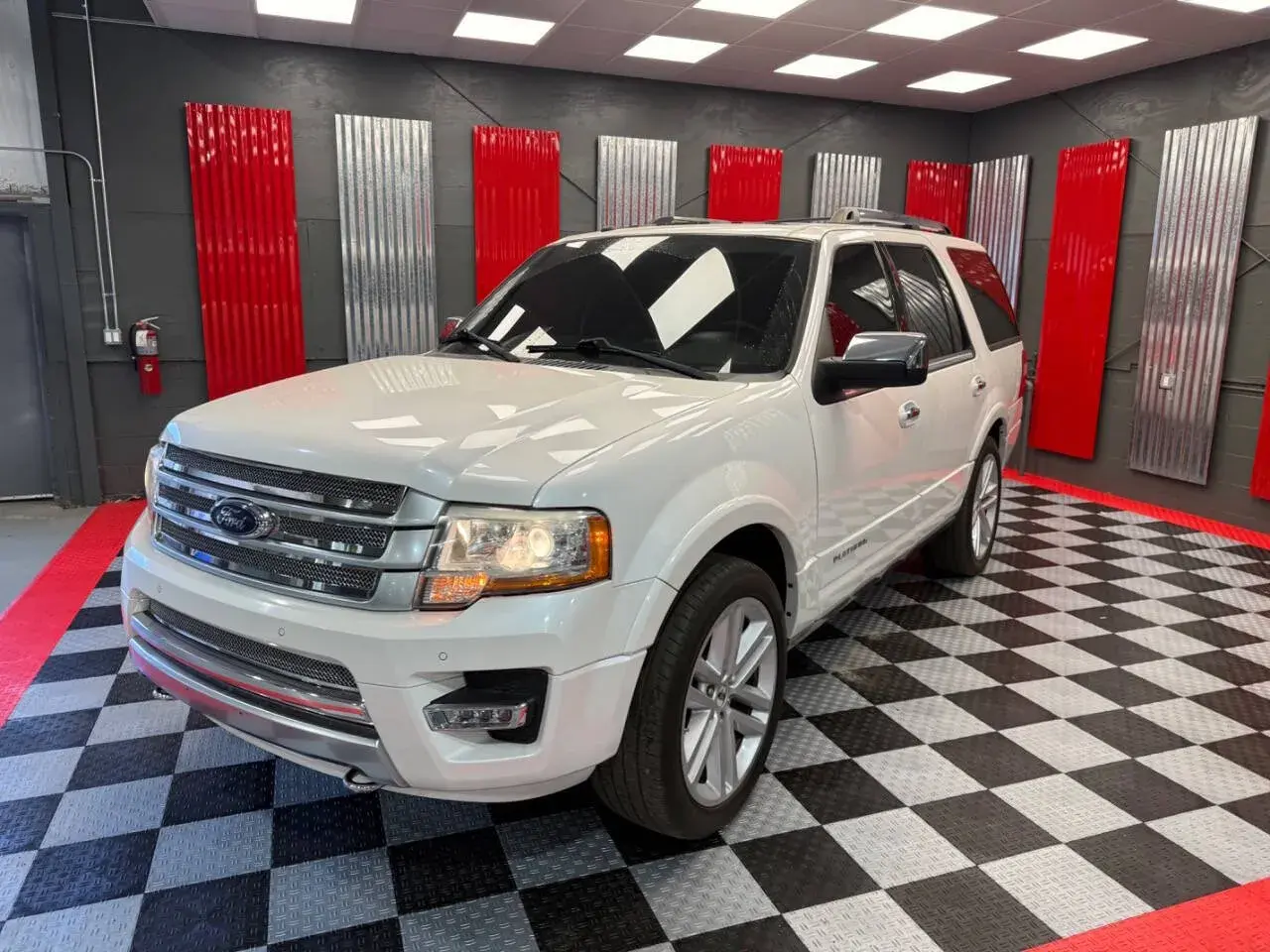 2017 Ford Expedition Platinum 4WD photo 3