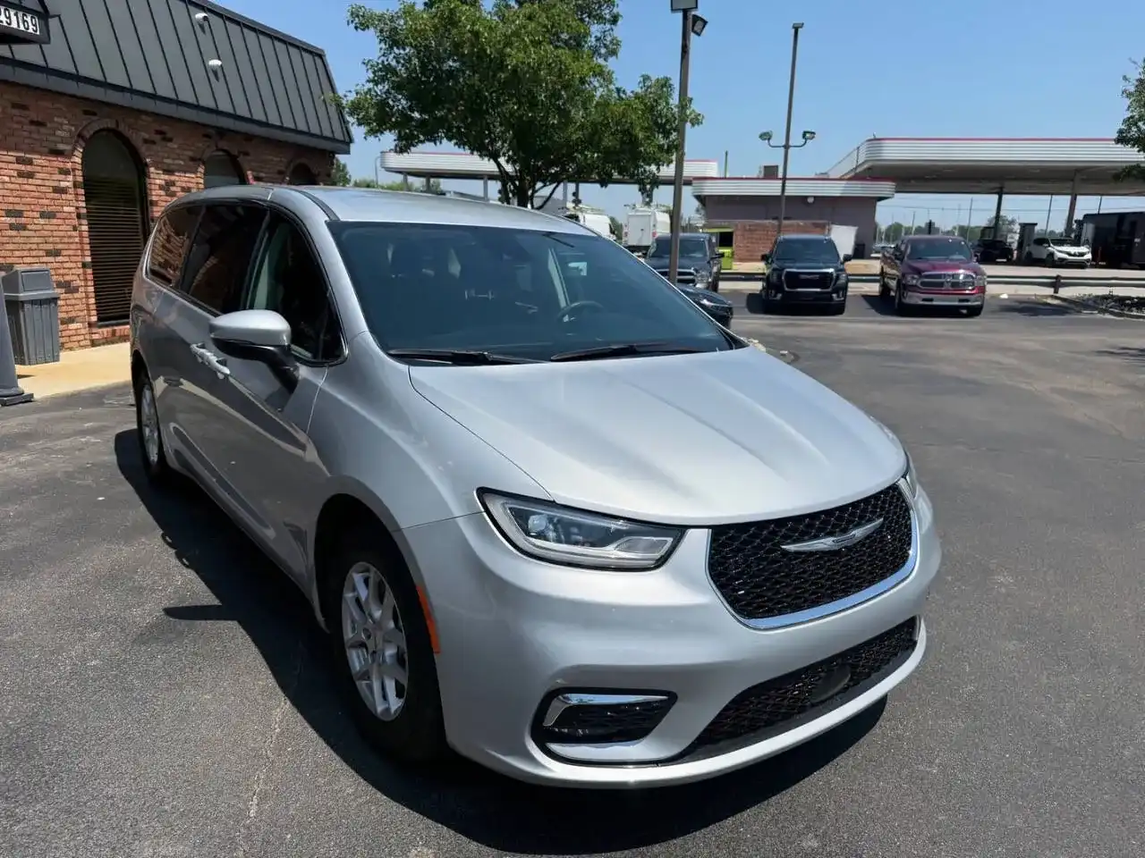 2023 Chrysler Pacifica Touring L's photo