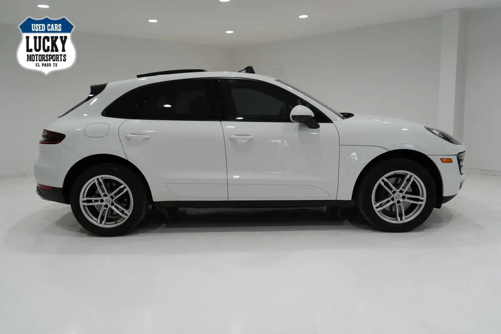 2018 Porsche Macan Base's photo