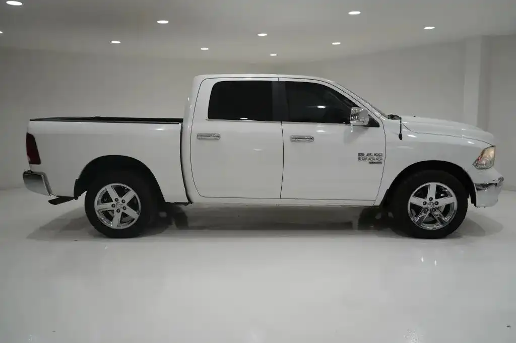 2019 RAM 1500 Classic SLT 4x4 Crew Cab 5'7's photo