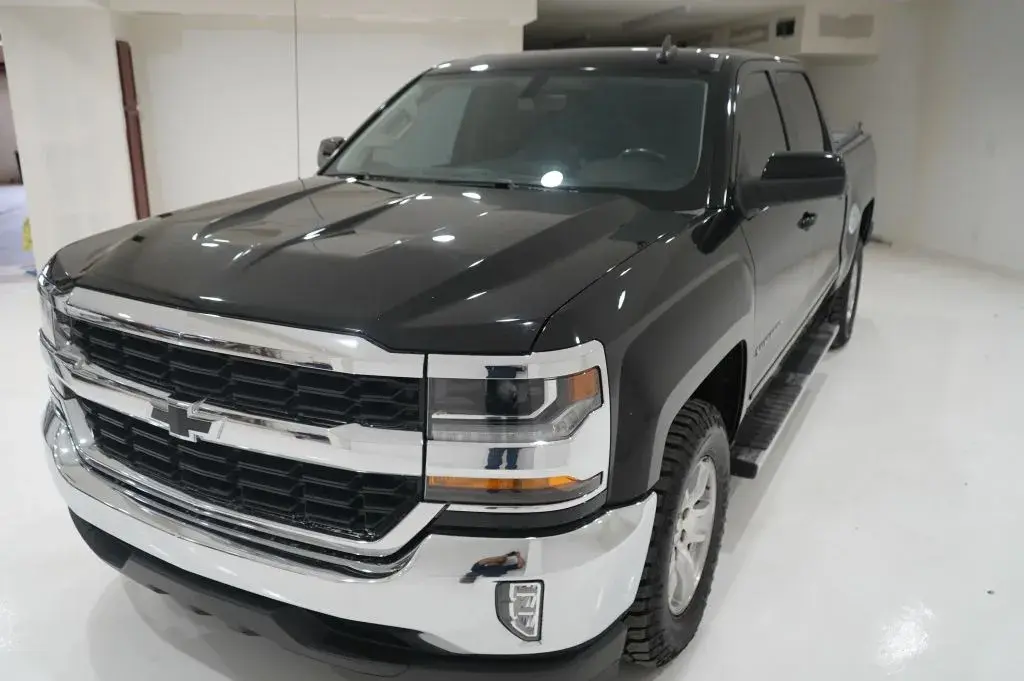 2018 Chevrolet Silverado 1500 LT Crew Cab Short Box photo 4