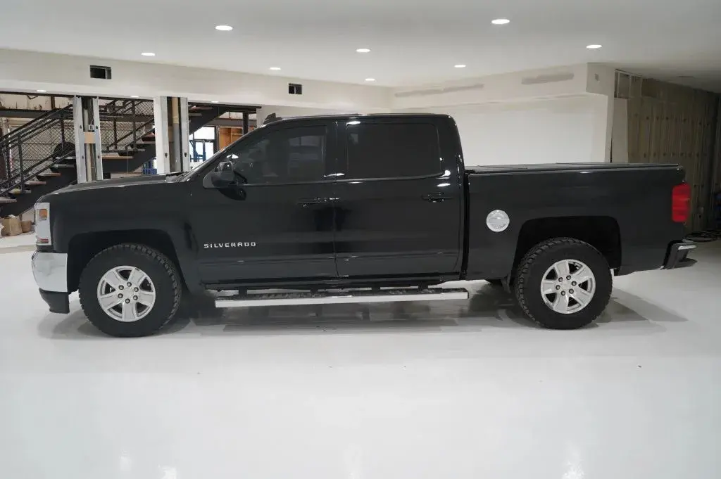 2018 Chevrolet Silverado 1500 LT Crew Cab Short Box photo 5