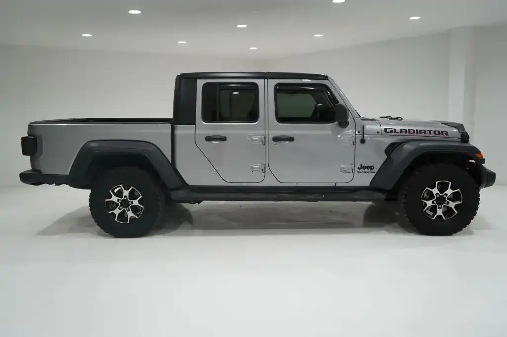 2020 Jeep Gladiator Sport S's photo