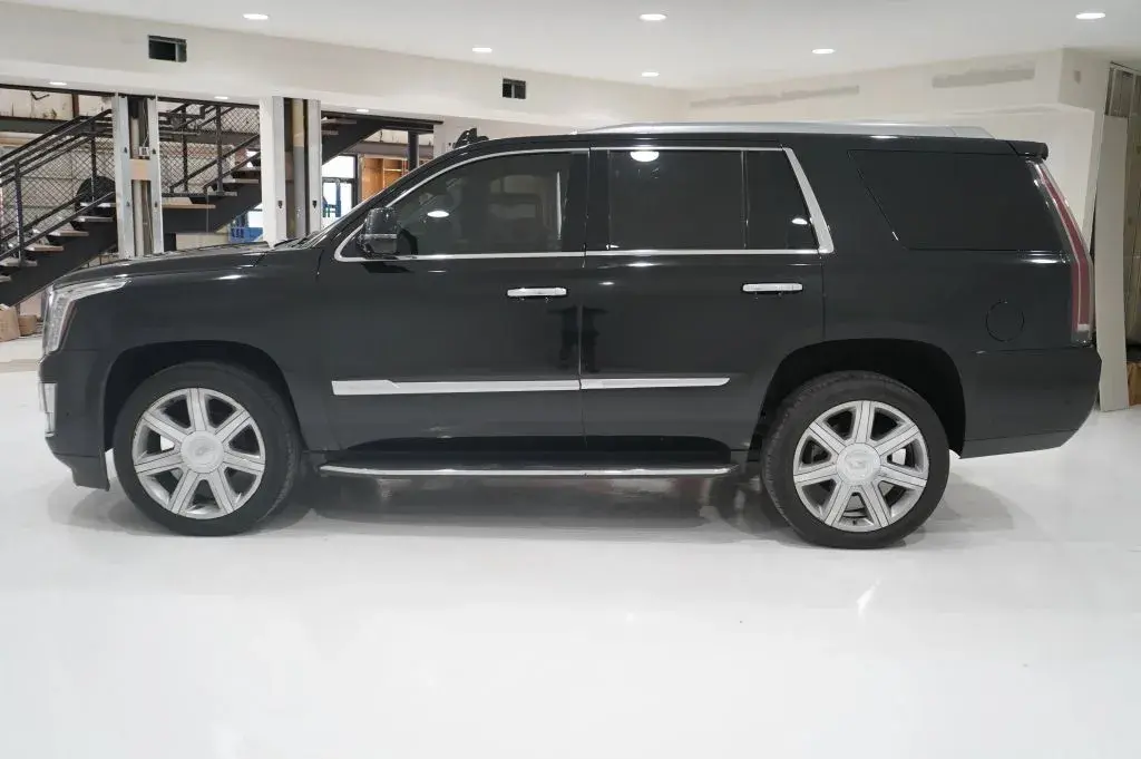 2020 Cadillac Escalade Luxury 2WD photo 5