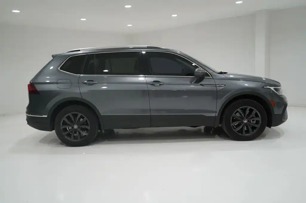 2022 Volkswagen Tiguan 2.0T SE's photo
