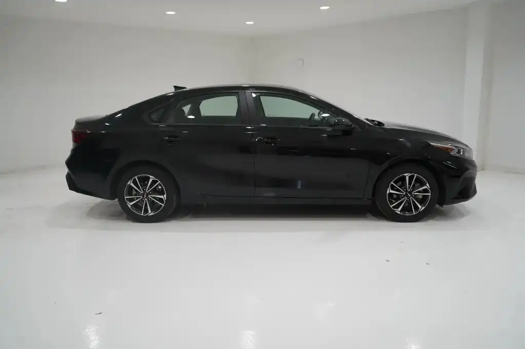 2024 Kia Forte LXS Auto's photo