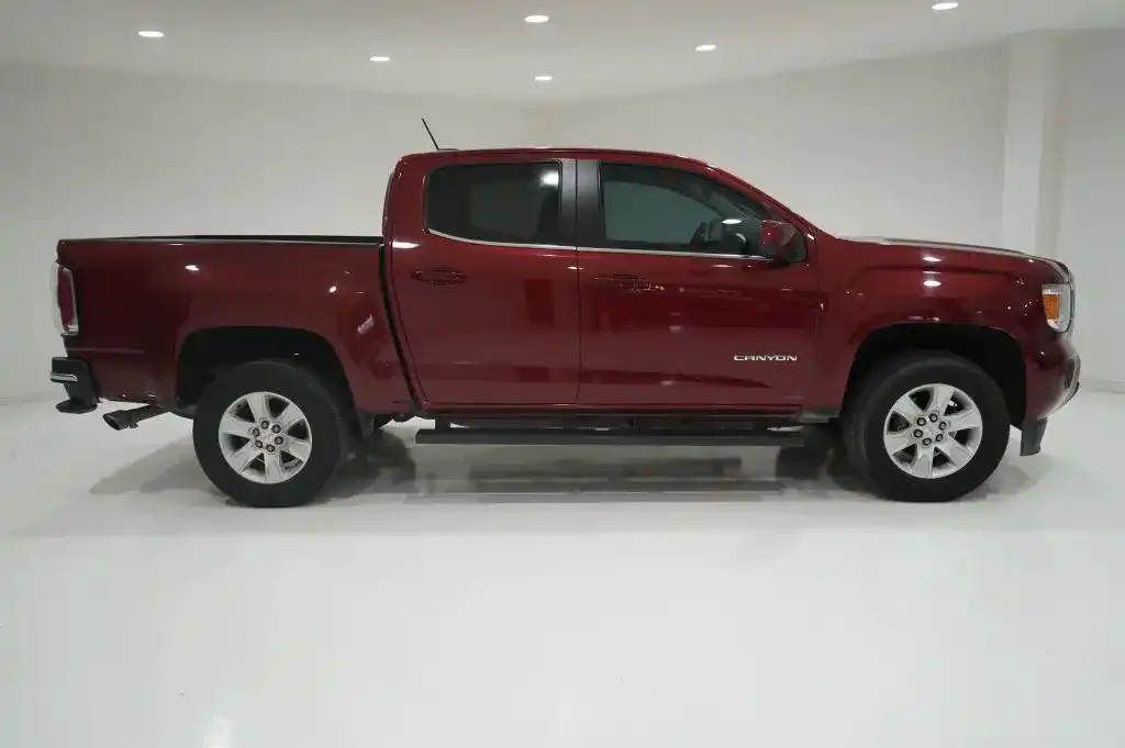2017 GMC Canyon SLE 2WD Crew Cab Short Box's photo