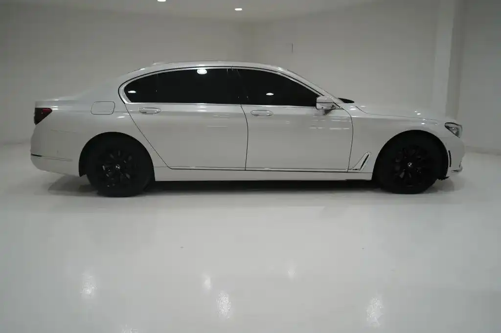 2018 BMW 7 Series 740i xDrive Sedan's photo