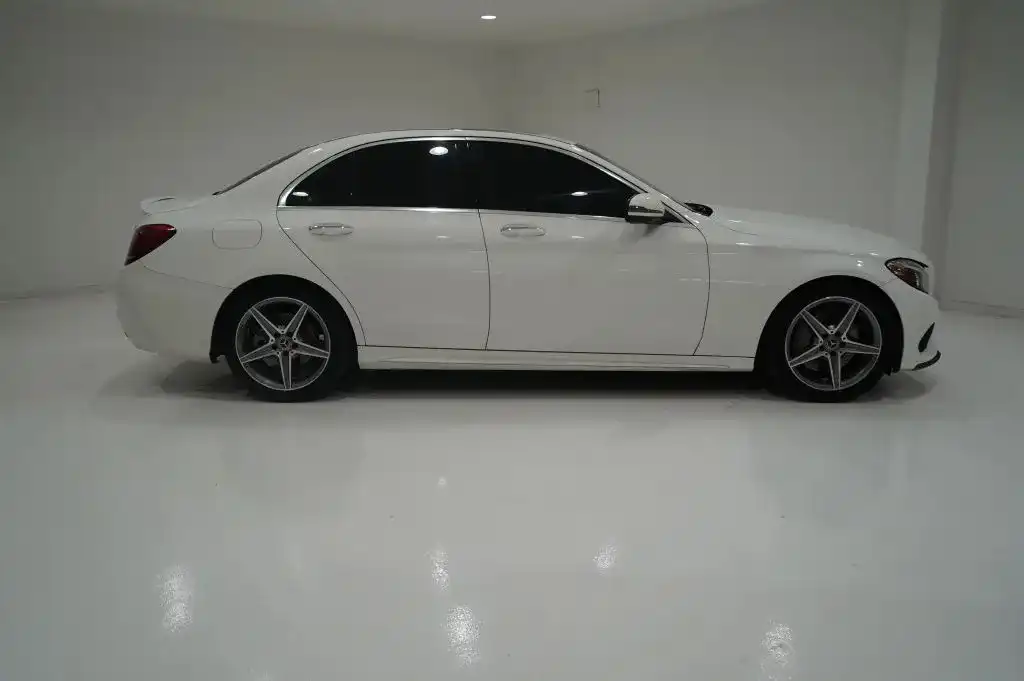 2018 Mercedes-Benz C-Class C300's photo