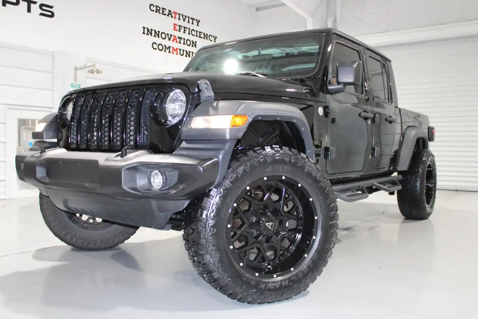 2020 Jeep Gladiator Sport S's photo