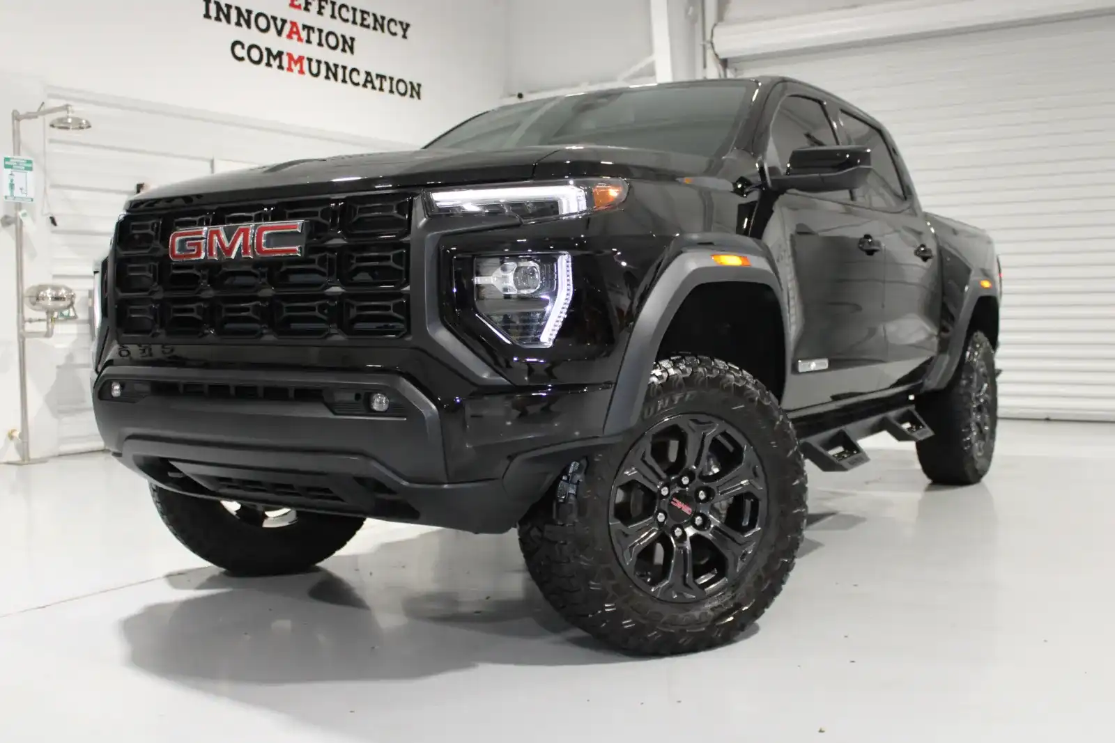 2025 GMC Canyon Elevation 4WD Crew Cab Short Box's photo