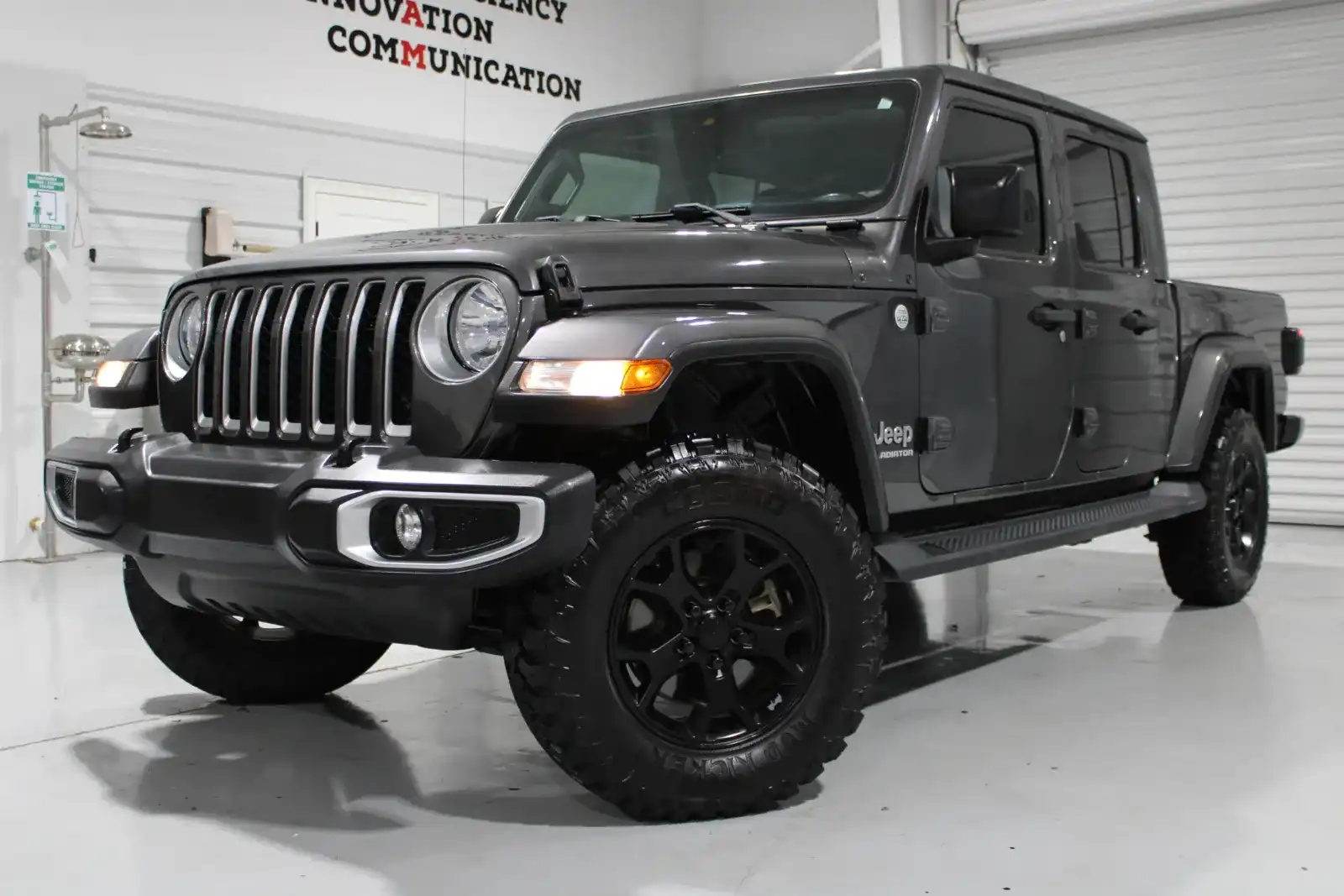 2021 Jeep Gladiator Overland's photo