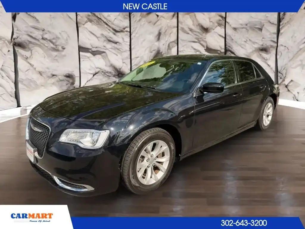 2019 Chrysler 300 Touring's photo