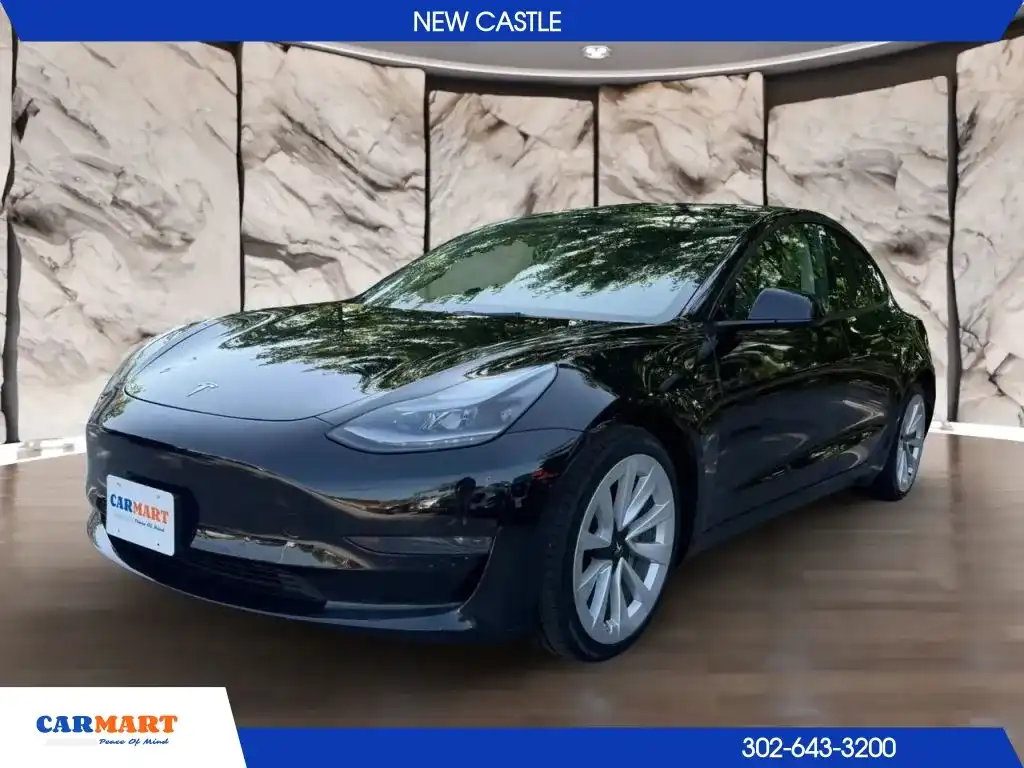 2022 Tesla Model 3 Standard Range Plus's photo