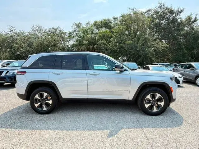 2024 Jeep Grand Cherokee 4xe 4WD photo 4