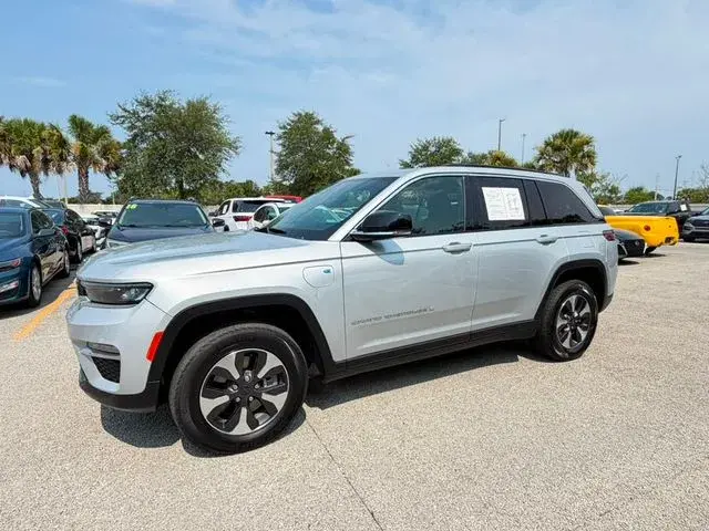 2024 Jeep Grand Cherokee 4xe 4WD photo 3